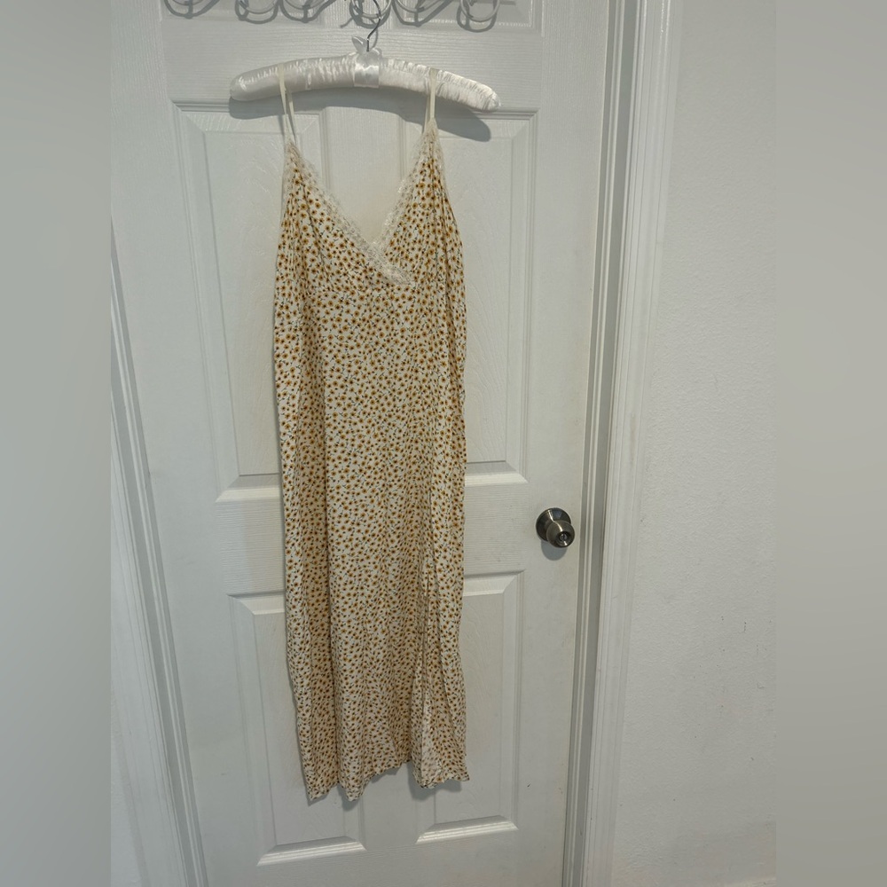 Sun Flower Night Gown w Adjustable Straps and Lace 

Size L
